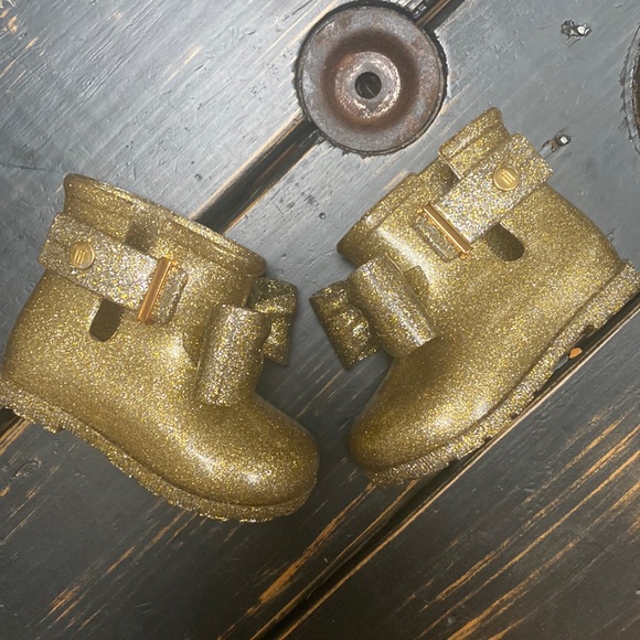 MINI MELISSA Sugar Rain Bow Rain Boots Gold Glitter Bow - Used, Worn Once - Picture 9 of 12